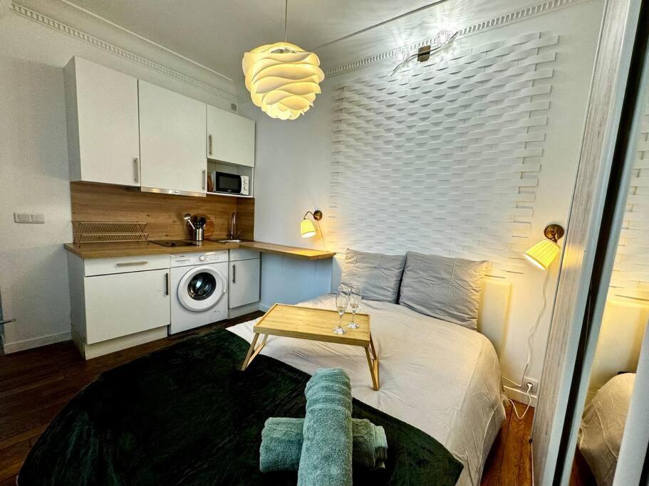 Champs-Elysees - Suite For 2 People París Exterior foto